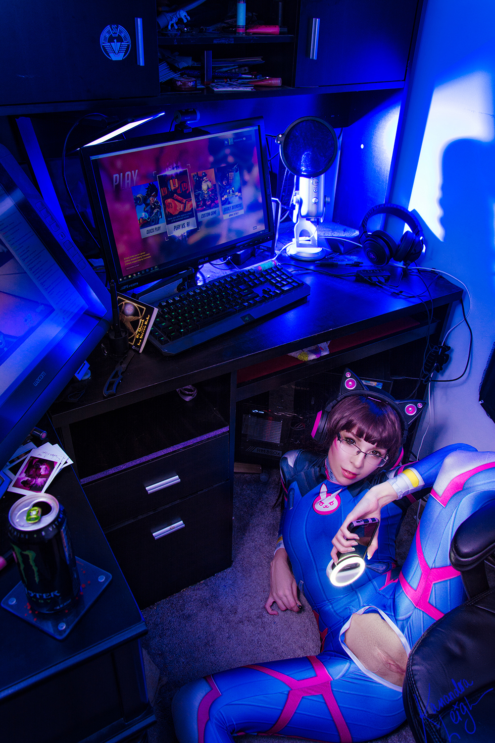 D.Va Cosplay shows Pussy