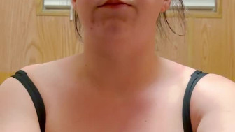 Amateur MILF facial
