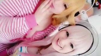 2 Cosplay attractive lindas
